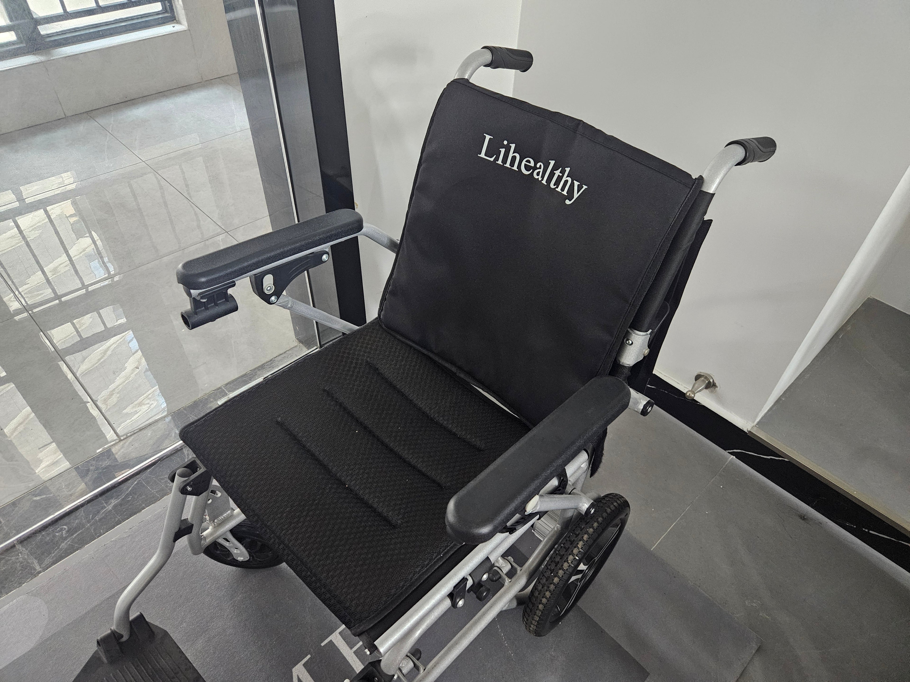 Lihealthy LiFlex Pure Lightweight Manual Wheelchair – Adjustable & Foldable